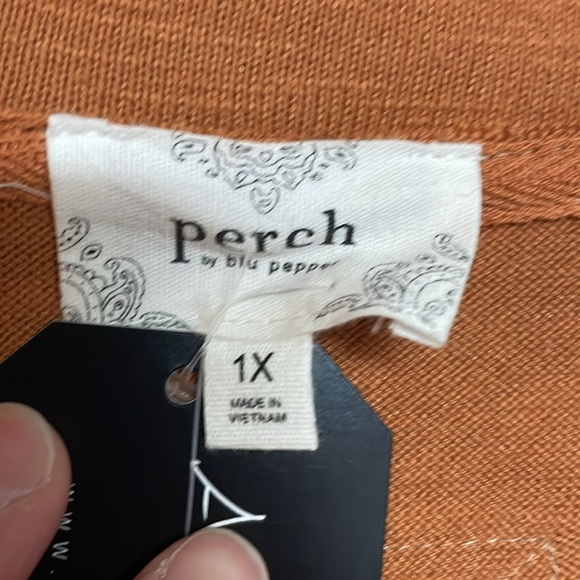 Perch by blu pepper size 1X and 3X rust Henley long sleeve raw hem oversize top - Picture 5 of 12